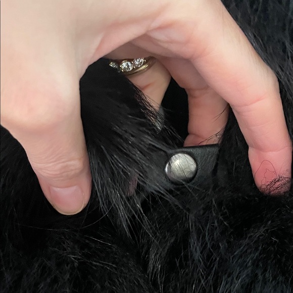 Elegant Black Fur Trim Cape - Picture 3 of 7